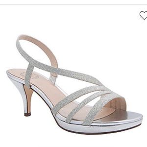 BRAND NEW NEVER WORN WEDDING/DRESS UP SHORT HEELS